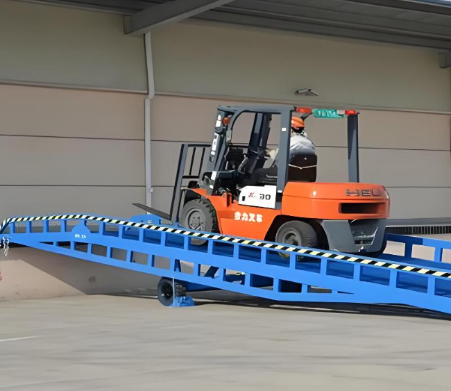 新疆移动式卸货平台（叉车用）